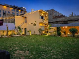 The Palm House - Studio Rooms, Pool, Garden and Parking - 0