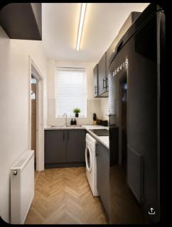 Stylish 2BR Leeds home, 5 Min to City Centre - 5