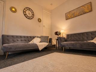 Stylish 2BR Leeds home, 5 Min to City Centre - 4