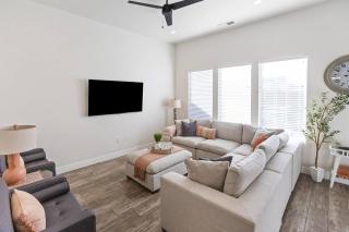 Modern 3BR Home - Pool, Private Hot Tub, Fire Pit, xBox - 6
