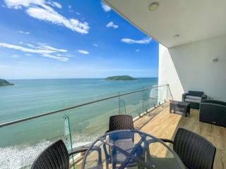 Luxe Oceanfront Condo in Camino al Mar - 8