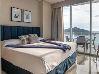 Luxe Oceanfront Condo in Camino al Mar - 7
