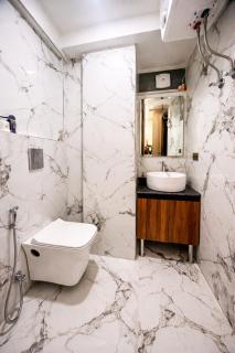 Modern 1BHK in DLF Phase 3 Near Cyber City - 7