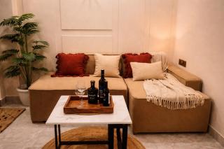Modern 1BHK in DLF Phase 3 Near Cyber City - 5