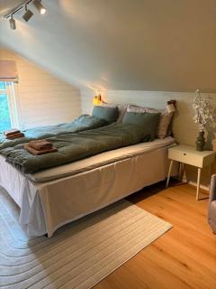 Iconic City skyline Views by Arctic Cathedral, 5BR Home - 3