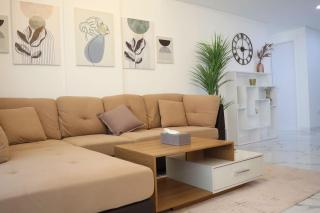 Tranquil 2BR Hideaway - Peaceful Urban Retreat - 3