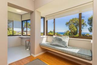 Sundrenched 2 bed 2 bath apartment + sea views - 8