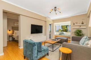 Sundrenched 2 bed 2 bath apartment + sea views - 0