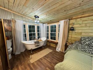King Suite • Clawfoot Tub • Room Only Sardis Lake - 1