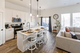 Private Hot Tub, FirePit, BBQ, Pool - NEW Everything! - 9