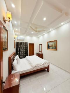 Rainbows Cloud apartment-Retreat the modern universal 1 BHK apartment - 4