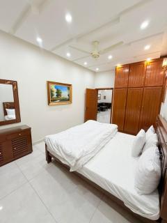 Rainbows Cloud apartment-Retreat the modern universal 1 BHK apartment - 1
