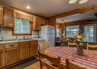 Ashwood Cabin Resort Lake Beach Kayaks & More - 9