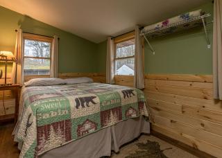 Ashwood Cabin Resort Lake Beach Kayaks & More - 4