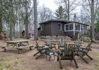 Ashwood Cabin Resort Lake Beach Kayaks & More - 0