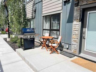 Pet-friendly Walk-Up Condo with Pool & Hot tub! - 4
