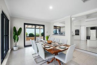 Ocean Reef 4BR Family Home Kids Retreat - 8