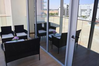 Bright 2BR Living - Sleek Modern Escape - 6