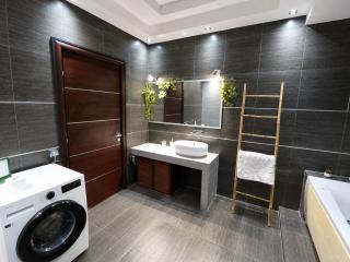 Elegant Apartment near Piraeus Port and Metro - 1