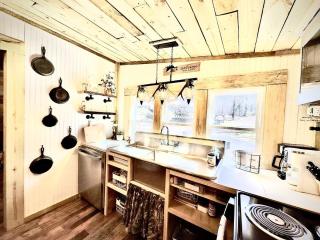 2 Cabins, King Suite & Bunkhouse Compound - Sardis - 6