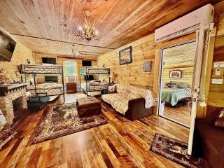 2 Cabins, King Suite & Bunkhouse Compound - Sardis -  - 5