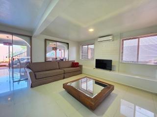 Casa Ampla com Piscina, 4 Quartos Bairro Nobre - 6