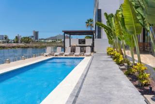 Luxury Apartment with Pool and Ocean Views - 5