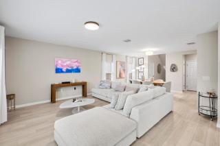 NEW - Cozy & Spacious 4Bedroom Retreat - 0