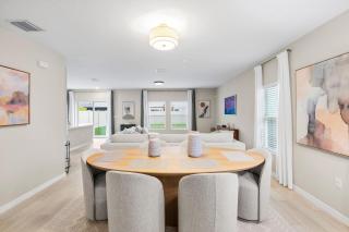 NEW - Cozy & Spacious 4Bedroom Retreat - 4