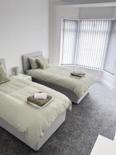 Contractors, Holiday House, Free Parking, 3 bedroom , sleeps 6 - 7