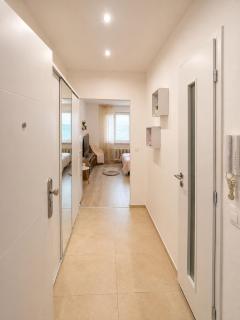 Bright & Cozy Studio with Free Parking - 9