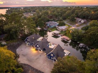 3 Lakefront Homes | Pools | Game Rooms | Sleeps 36 - 1