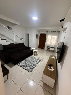 Cozy townhouse near tourist attractions - 0