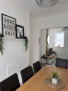Luxury Home For 7 Best For Contractors & Families - 7