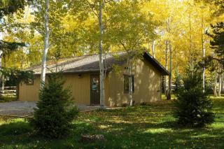 7 minutes to Yellowstone The Aspen Cabin - 0