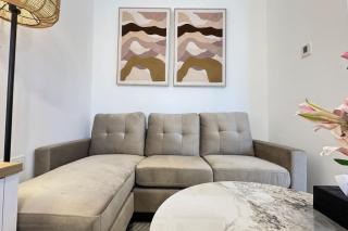 Queen Bed Studio - Elegant Chic Luxe Escape - 0