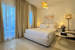 Queen Bed Studio - Elegant Chic Luxe Escape - 1