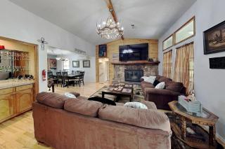 Cozy Cove Lodge - 4