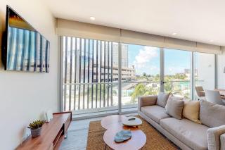 2BR Puerto Cancun with Rooftop Pool Gym & Marina - 6