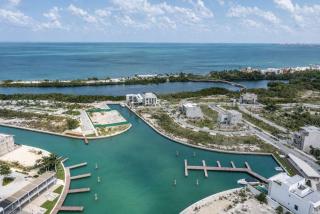 2BR Puerto Cancun with Rooftop Pool Gym & Marina - 5