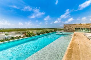 2BR Puerto Cancun with Rooftop Pool Gym & Marina - 1