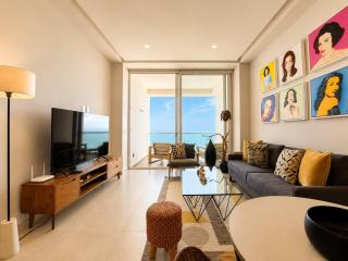 Chic Oceanfront Studio Loft Unique Art and Views - 0