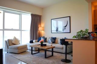 1BR Blanc Bliss - Elegant City Haven - 0