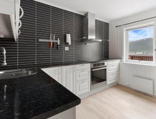 Fjord and mountain view Central location and free parking - 1