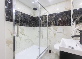 Appart RDC climatisé kitchenette dans la chambre, grande salle de bain pivée, arrivée autonome et fenêtre sur couloir - 3