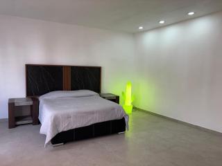 Residencia nueva con roof garden 5 recámaras con 5 baños Garage - 0