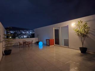 Residencia nueva con roof garden 5 recámaras con 5 baños Garage - 2