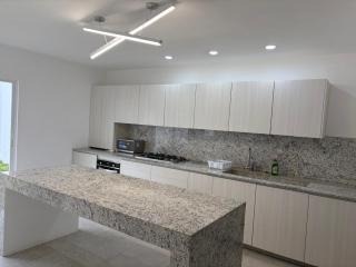 Residencia nueva con roof garden 5 recámaras con 5 baños Garage - 8