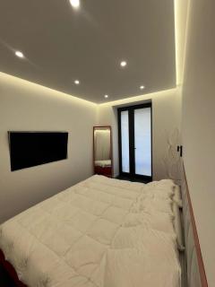 Luxe Ultra Modern 2 Bedroom with Balcony In The Middle of City Center, By Malibu Park And Cascade - 5