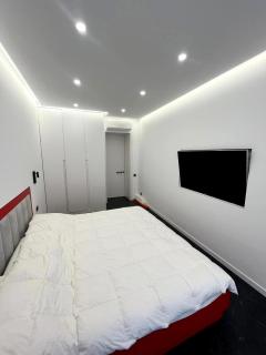 Luxe Ultra Modern 2 Bedroom with Balcony In The Middle of City Center, By Malibu Park And Cascade - 2